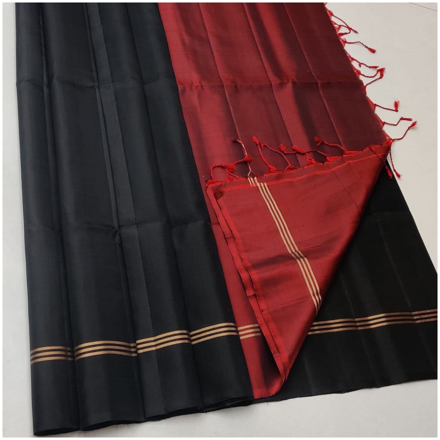 Tanisha Black Red Pure Handloom Double Warp Soft Silk Saree