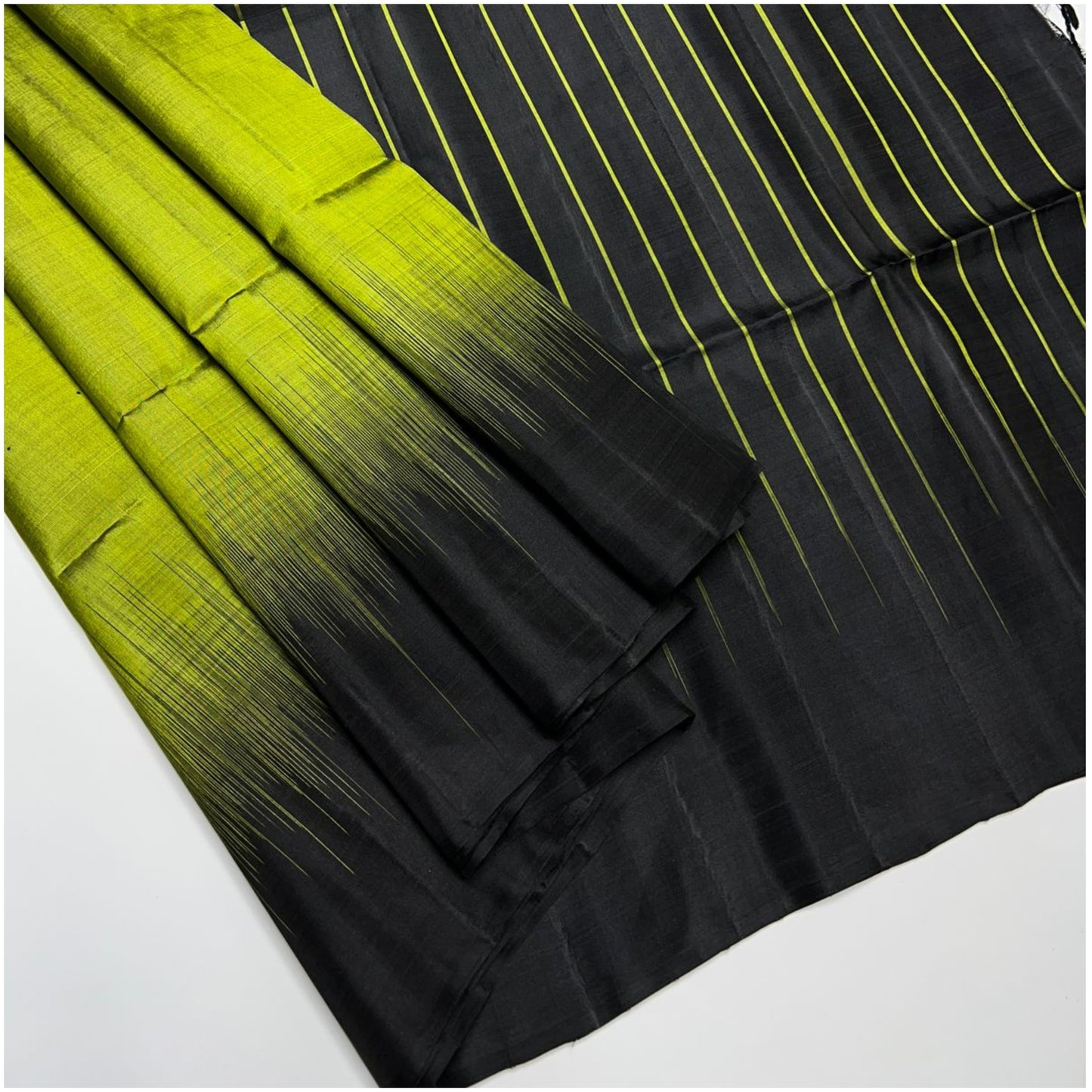 Black Green Pure Handloom Dye Contrast Soft Silk Saree