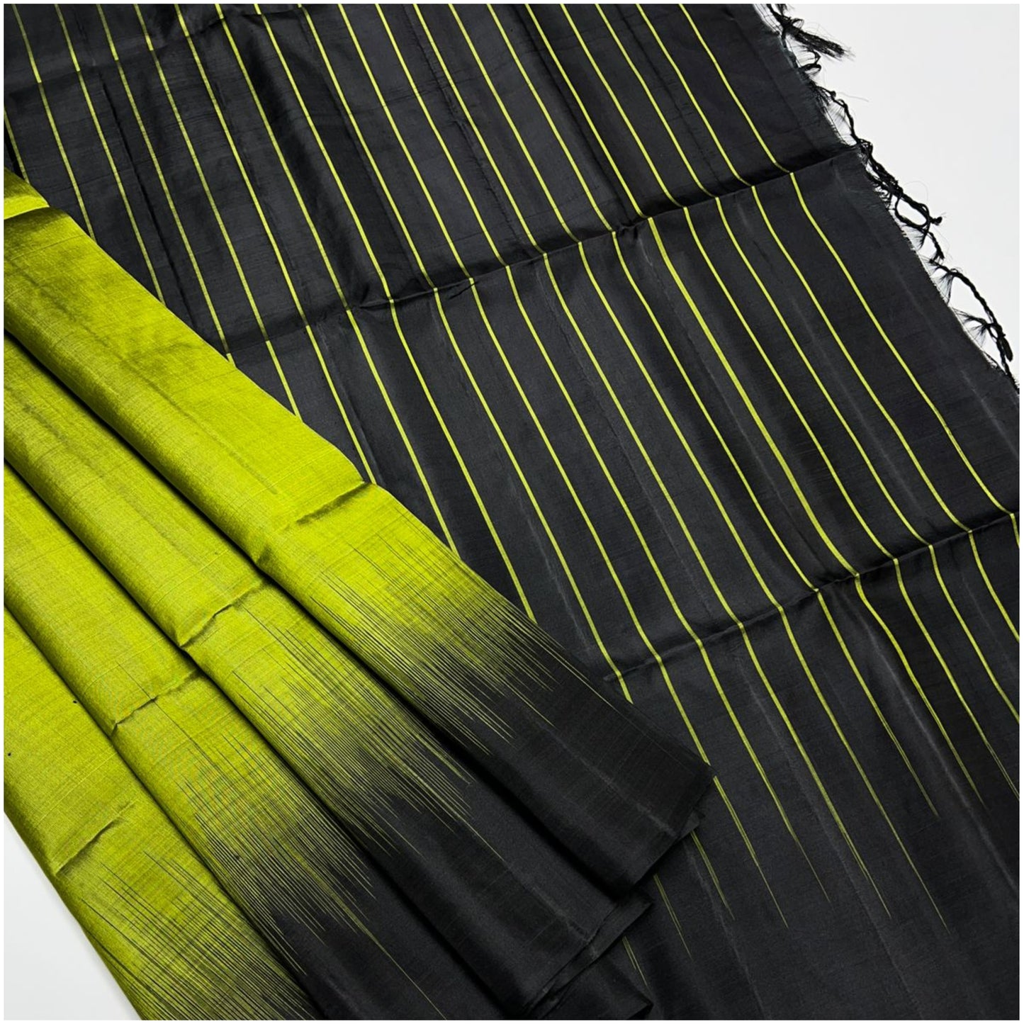 Black Green Pure Handloom Dye Contrast Soft Silk Saree