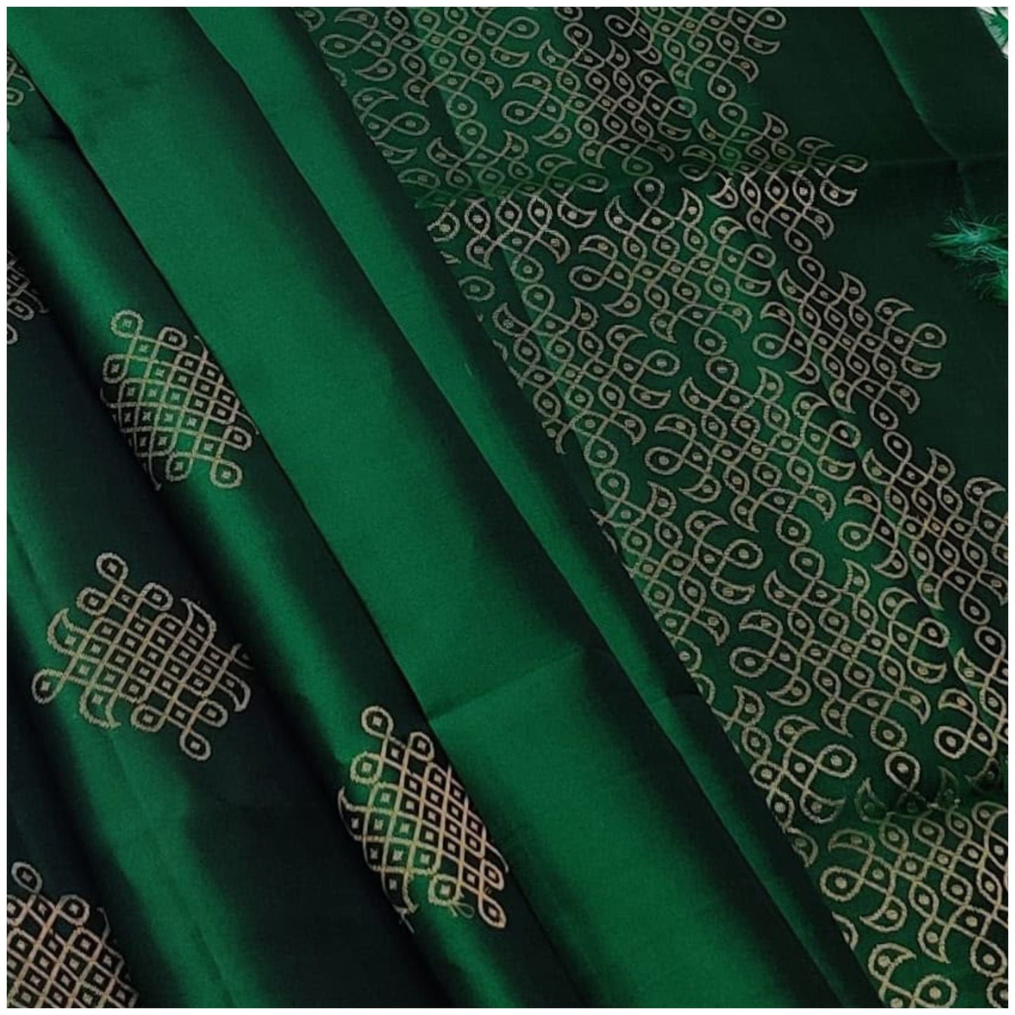 Kiara Emerald Green Pure Handloom Double Warp Soft Silk Saree