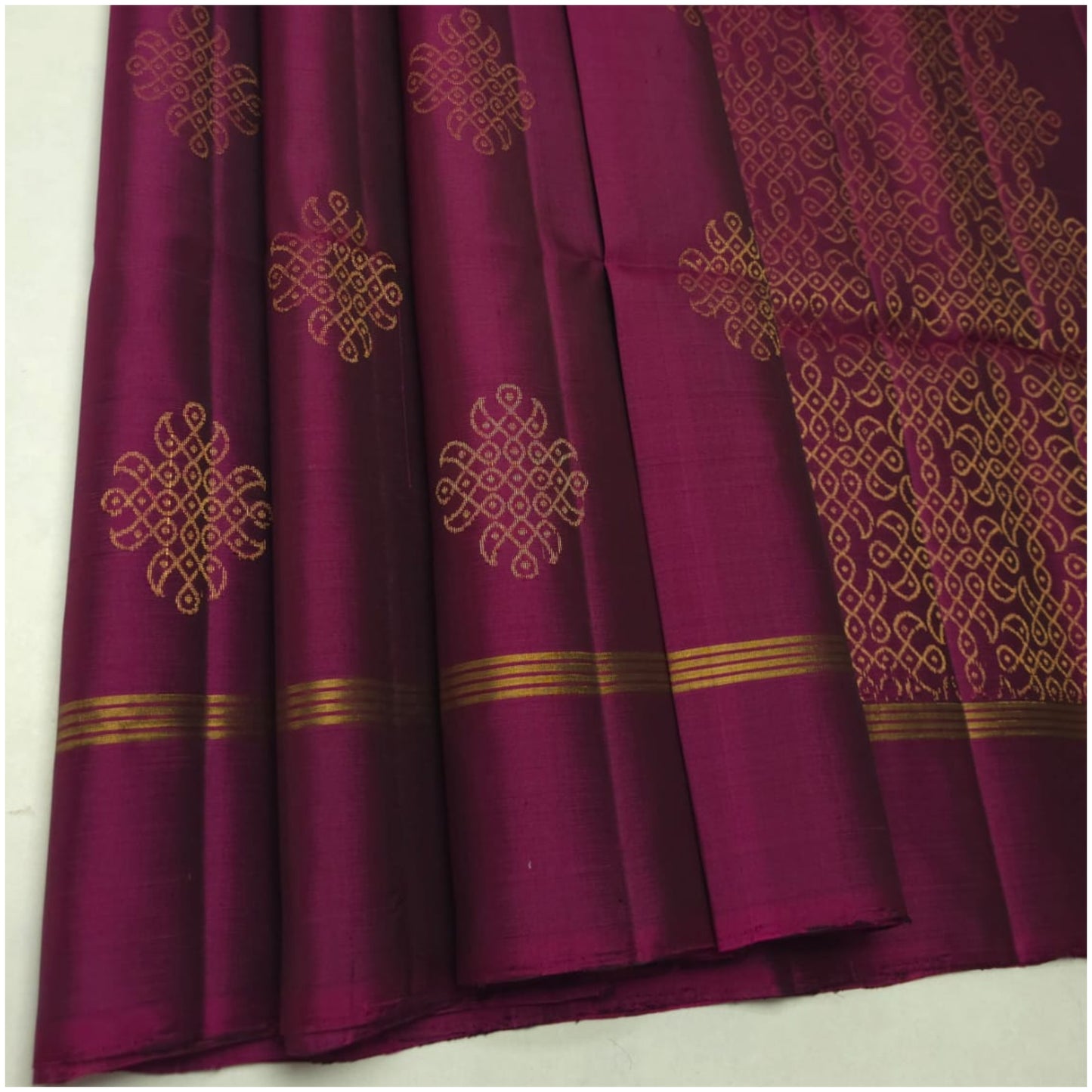 Aaravi Deep Berry Pink Pure Handloom Double Warp Soft Silk Saree