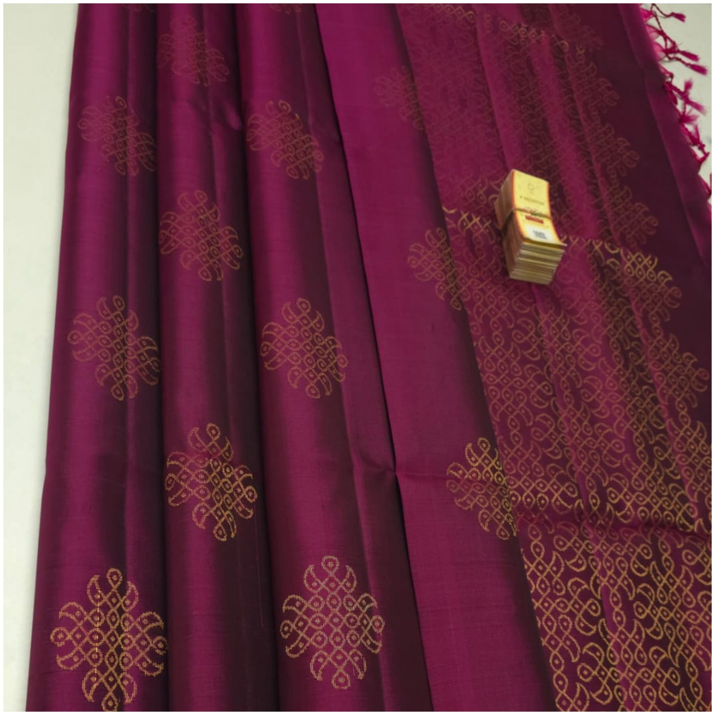 Aaravi Deep Berry Pink Pure Handloom Double Warp Soft Silk Saree