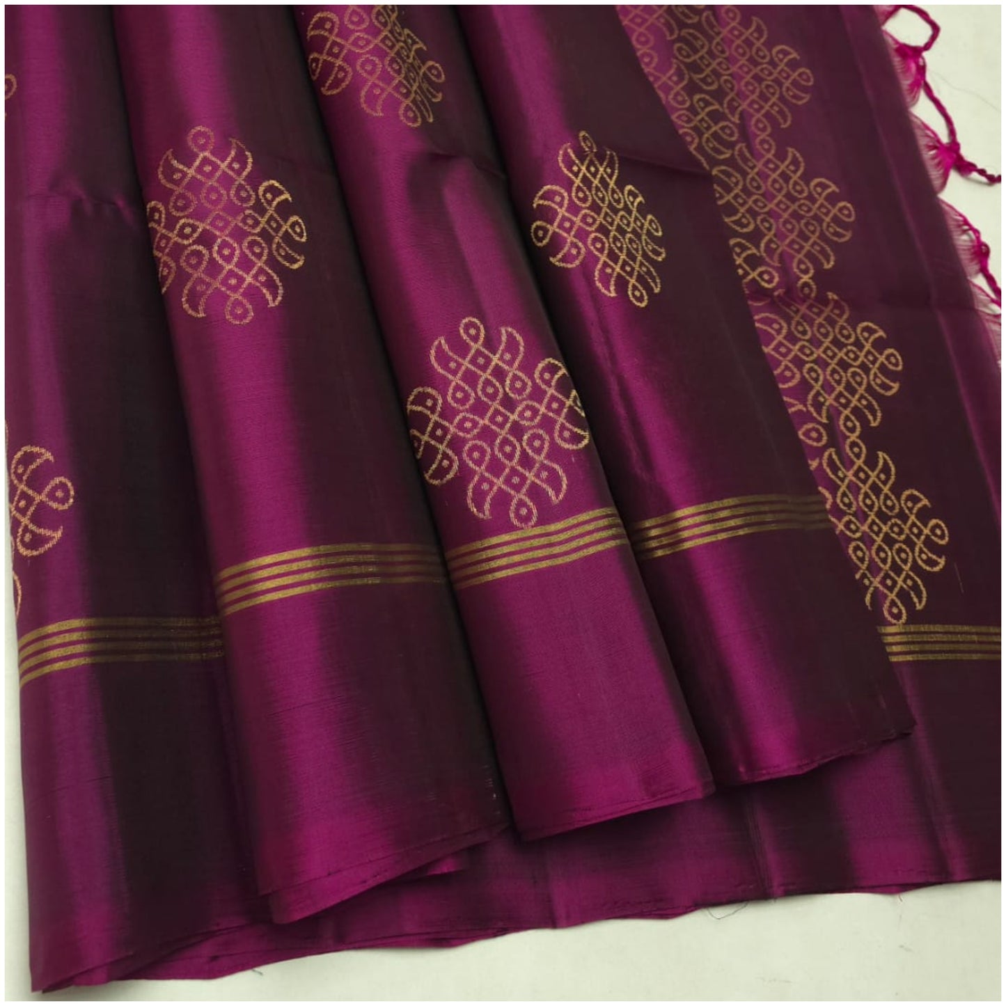 Aaravi Deep Berry Pink Pure Handloom Double Warp Soft Silk Saree